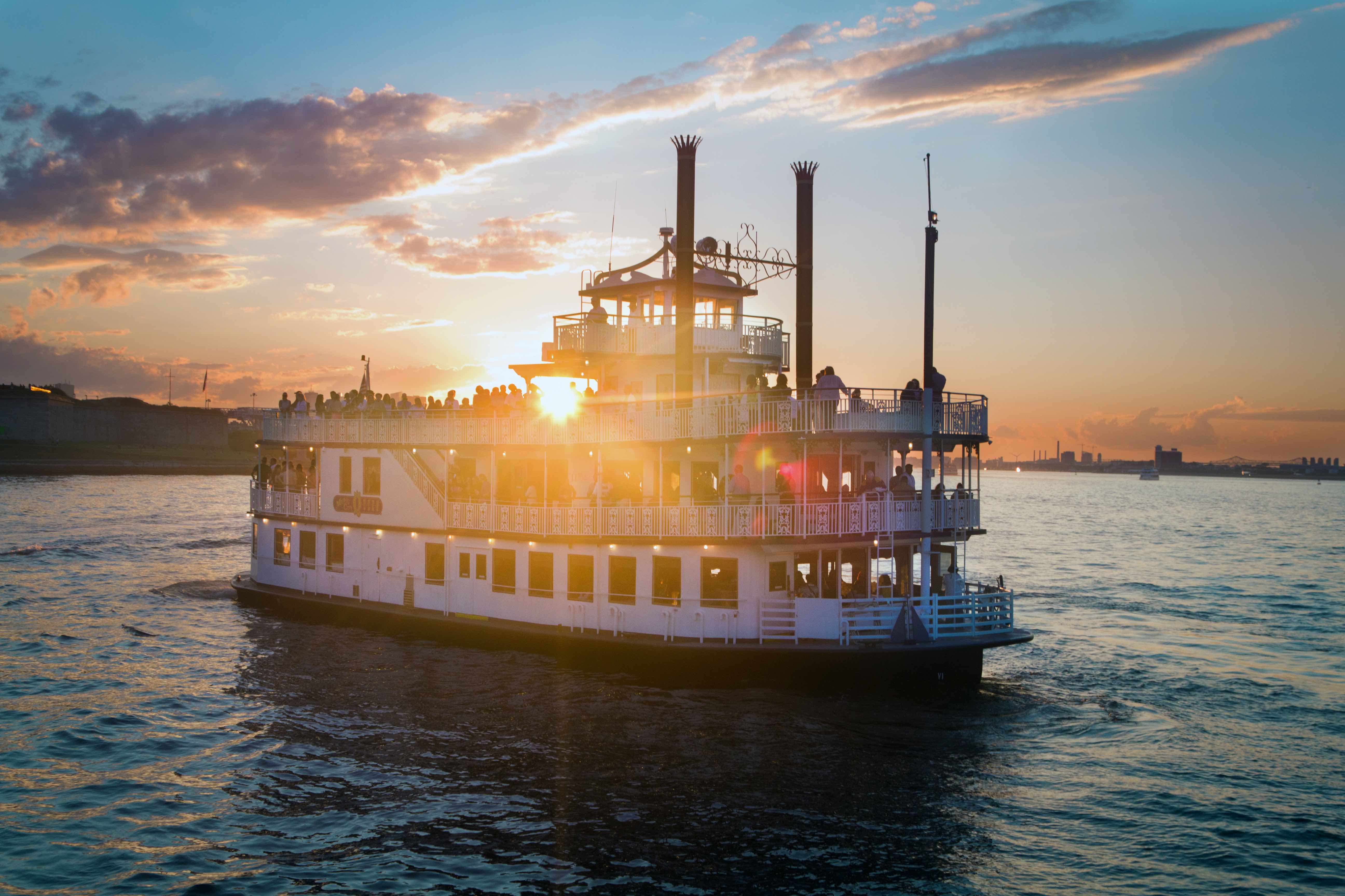 boston sunset cruise with bar and music