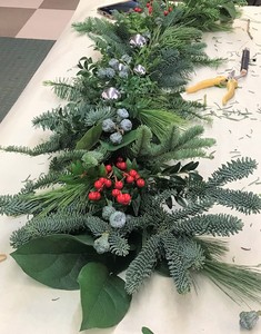 Tis_the_season_table_garland_festive_holiday_class_cass_school_of_floral_design